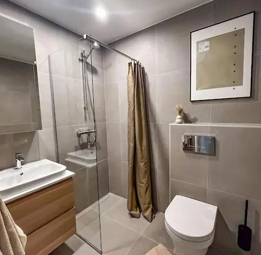 Lumignon Centre With Free Parking Spot アパート